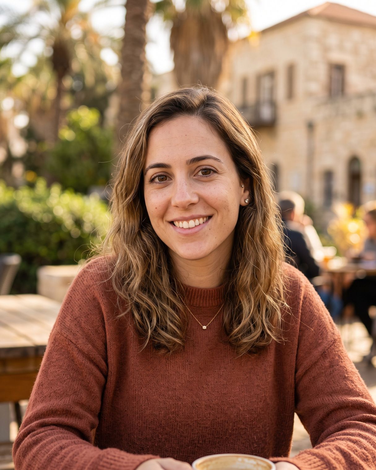 דק סינטטי סביב הבריכה
